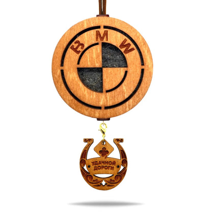 Vonný prívesok BMW v hnedej farbe