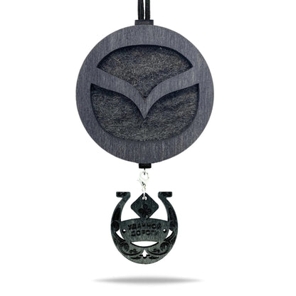 Vonný prívesok Mazda v čiernej farbe