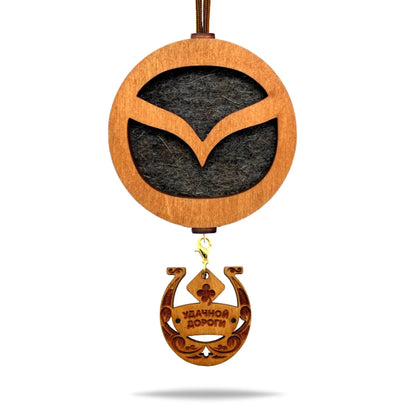 Vonný prívesok Mazda v hnedej farbe